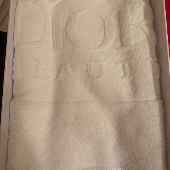 Dior Beauty Face Towel White Logo Cotton Authentic Gift Box - Picture 4 of 9